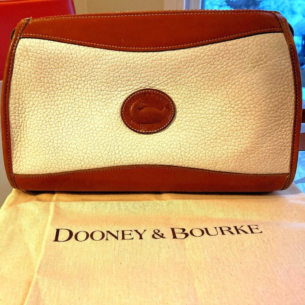 Vintage Dooney and Bourke AWL Classic Zip Top.